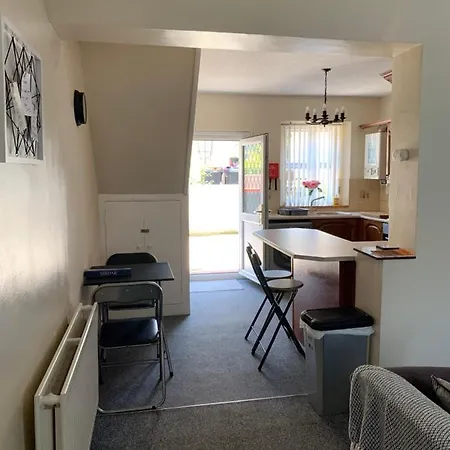 18 Main Street Tatil Evi *